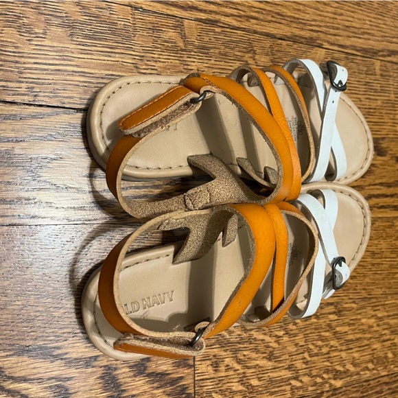 Size 10 old navy sandals - Picture 2 of 6